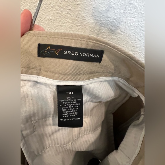 Greg Norman golf shorts size 30 tan - Picture 3 of 4